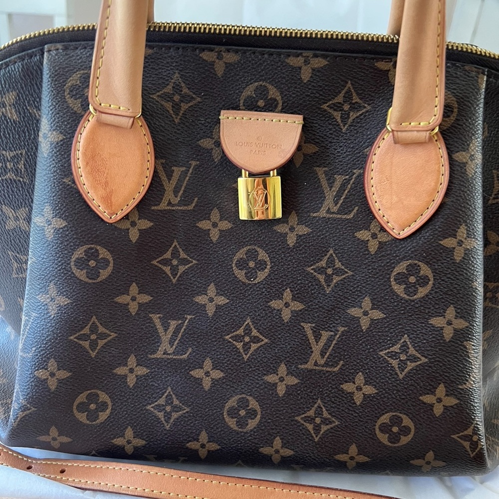 Louis Vuitton Rivoli mm handbag